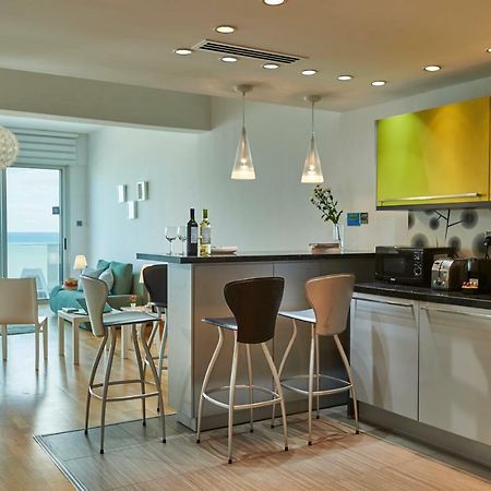 Finikoudes Luxury Apartments Larnaca Dış mekan fotoğraf
