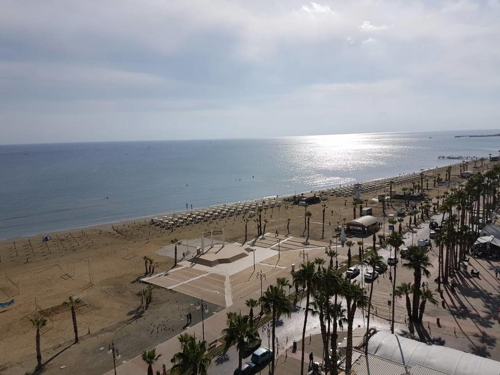 Finikoudes Luxury Apartments Larnaca Dış mekan fotoğraf