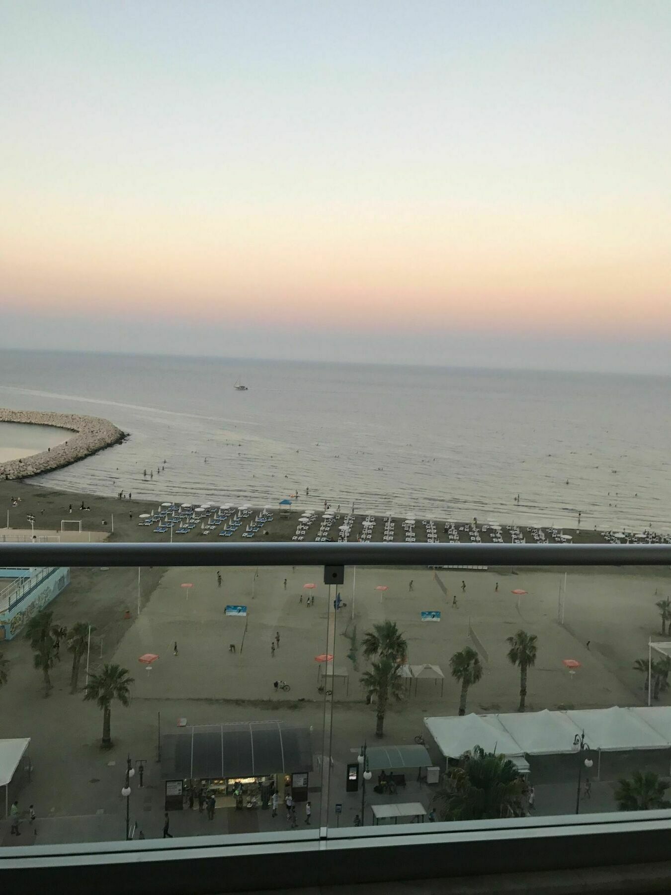 Finikoudes Luxury Apartments Larnaca Dış mekan fotoğraf