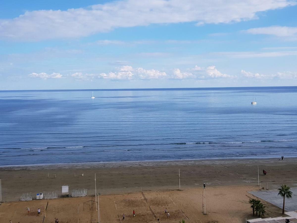 Finikoudes Luxury Apartments Larnaca Dış mekan fotoğraf
